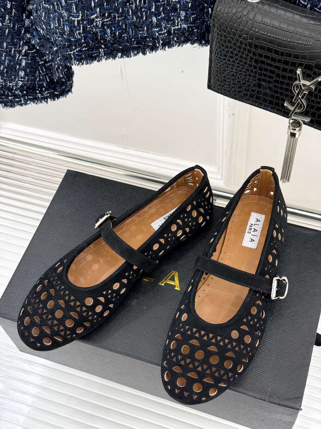 Alaia Women's Ballet Flat Black Suede 293217 - Image 3