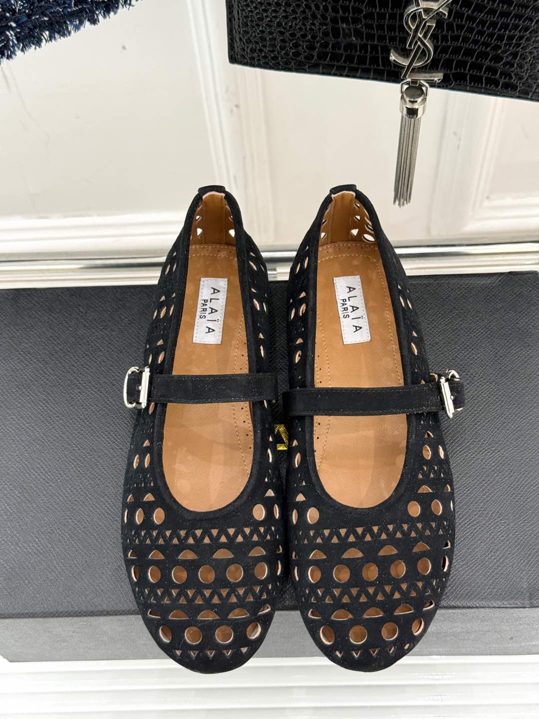 Alaia Women's Ballet Flat Black Suede 293217 - Image 6