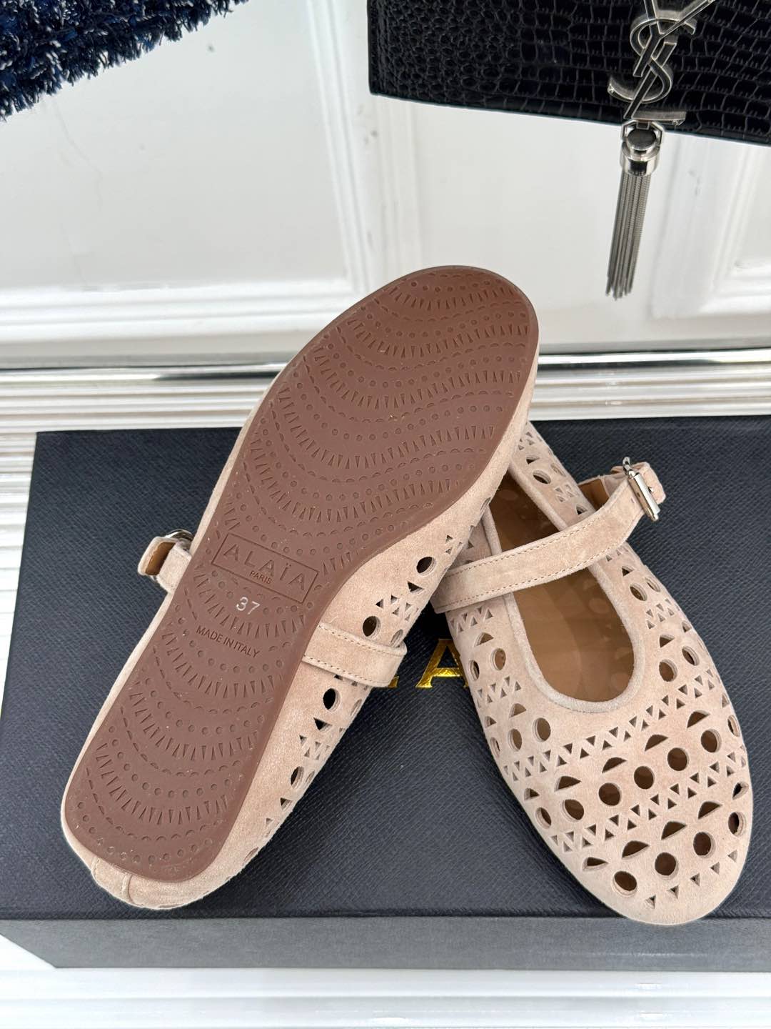 Alaia Women's Ballet Flat Nude Suede 293219 - Image 4