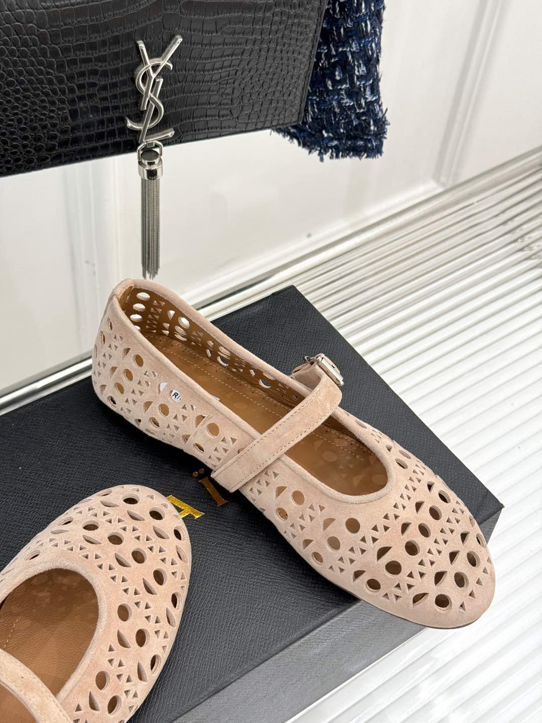 Alaia Women's Ballet Flat Nude Suede 293219 - Image 5