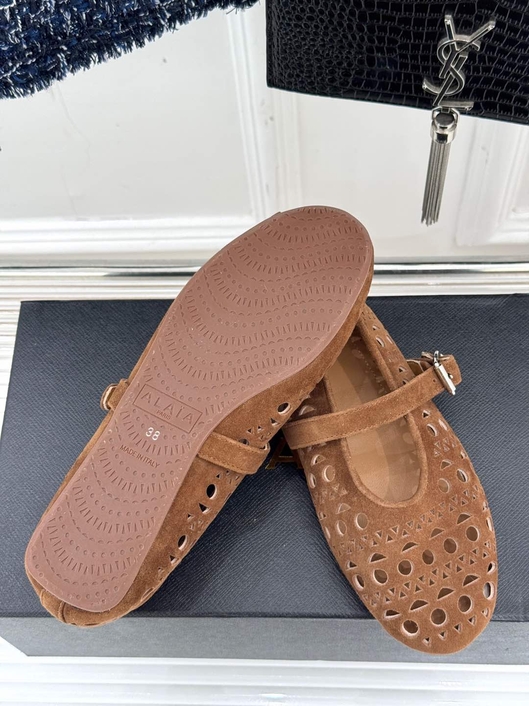 Alaia Women's Ballet Flat Brown Beige Suede 293222 - Image 2