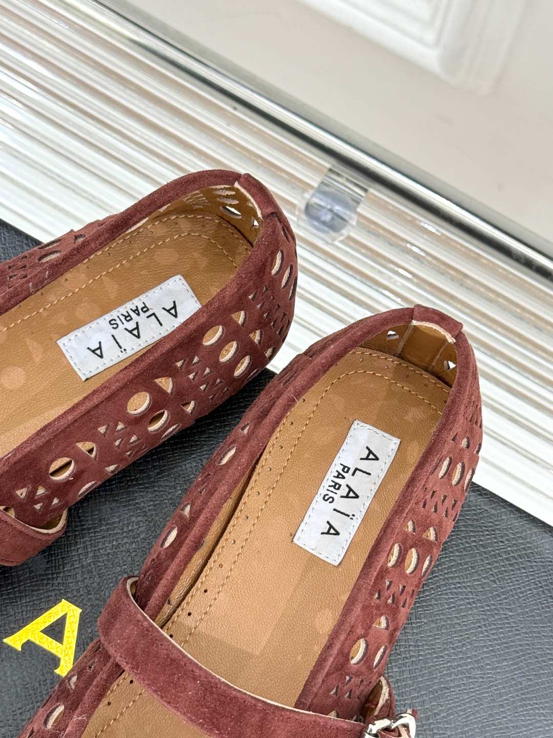 Alaia Women's Ballet Flat Brown Suede 293220 - Image 2