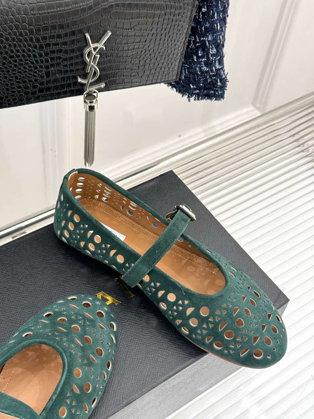 Alaia Women's Ballet Flat Emerald Green Suede 293226 - Image 4