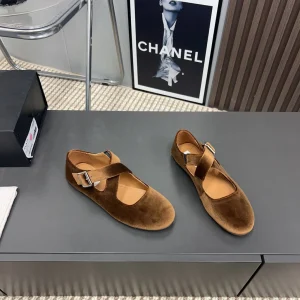 Alaila Criss Cross Ballet Flats In Brown Velvet 996041