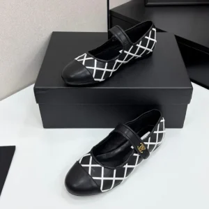 CC 25 Mary Jane White Black Quilted Calfskin