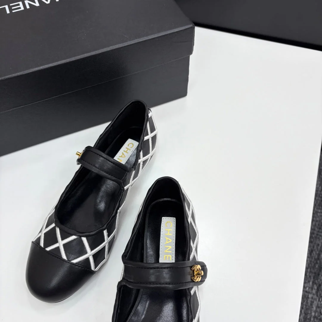 CC 25 Mary Jane White Black Quilted Calfskin - Image 6