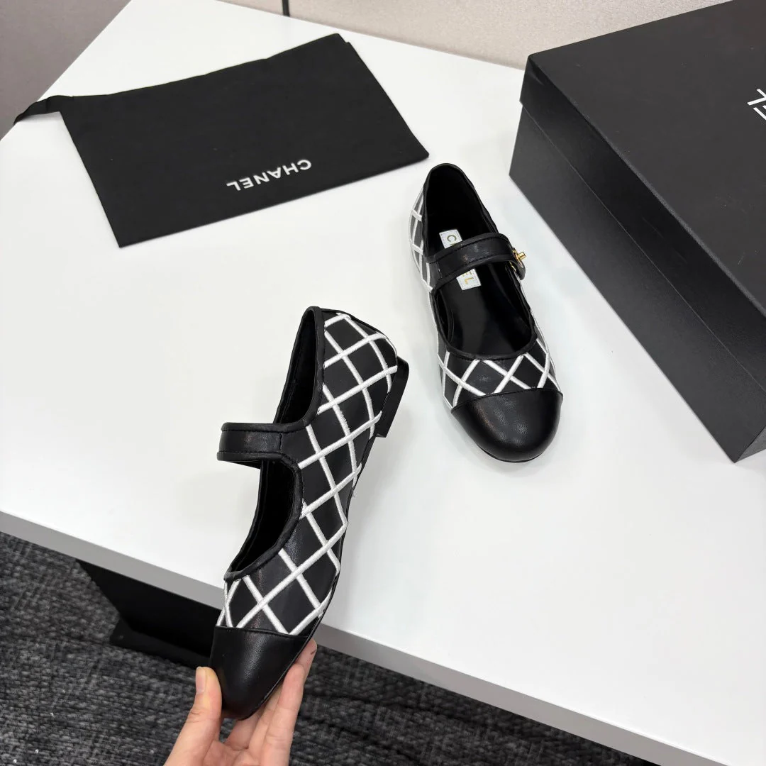 CC 25 Mary Jane White Black Quilted Calfskin - Image 2