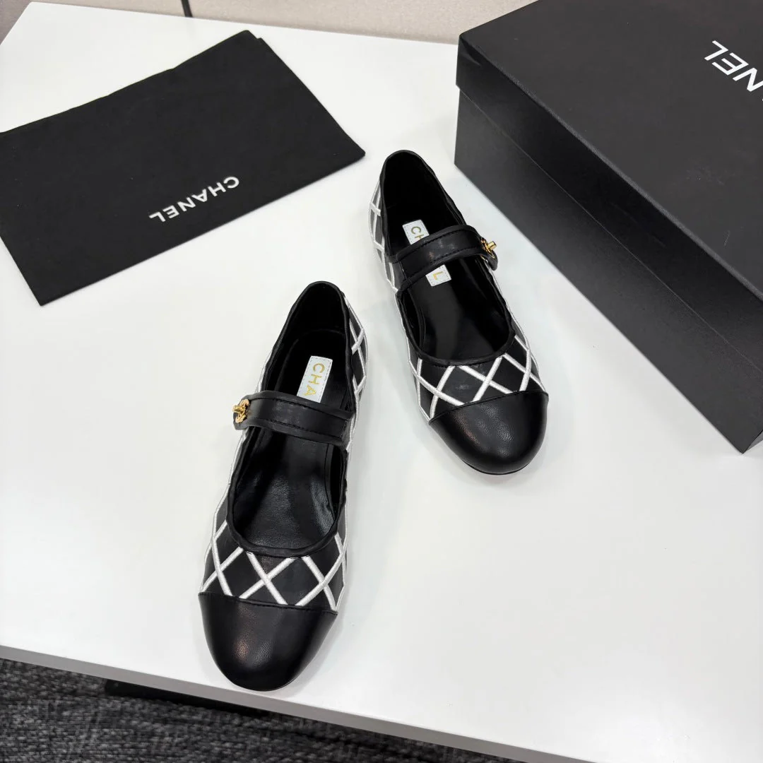 CC 25 Mary Jane White Black Quilted Calfskin - Image 5