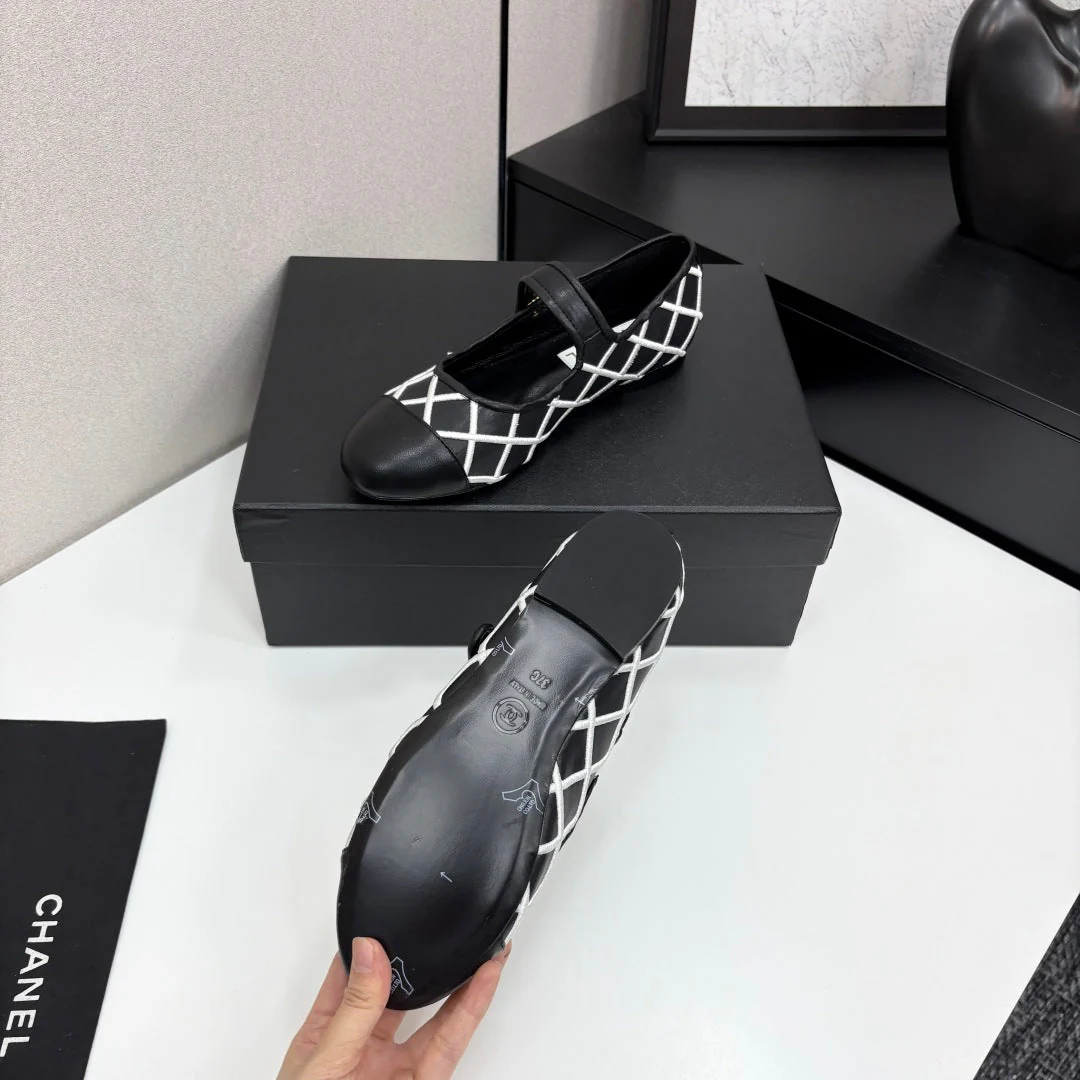 CC 25 Mary Jane White Black Quilted Calfskin - Image 4