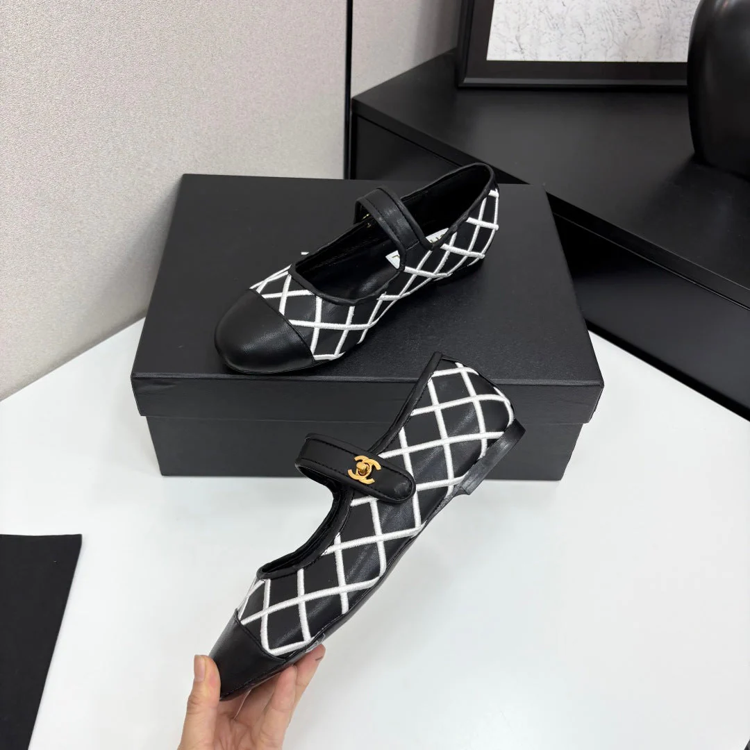 CC 25 Mary Jane White Black Quilted Calfskin - Image 7