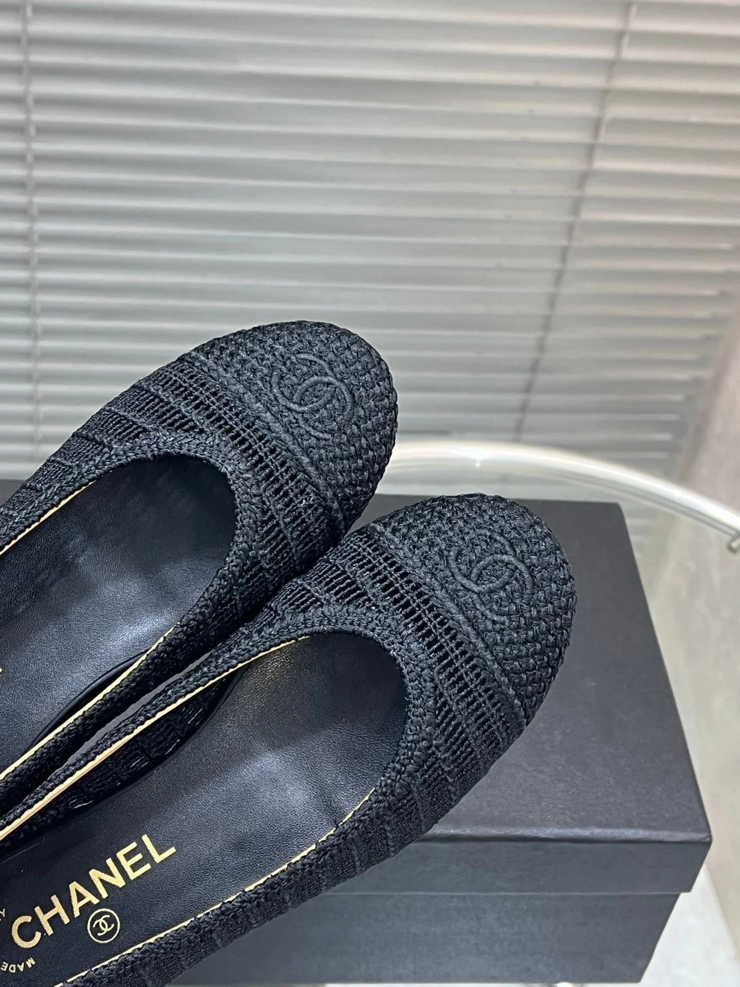 CC 25 Ballet Flat Black Beige Raffia - Image 4