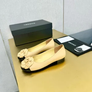 CC 25P Ballet Flat Flower Beige Calfskin Black Patent Calfskin