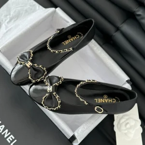 CC BALLET FLATS IN BLACK LAMBSKIN WITH GOLD HARDWARE