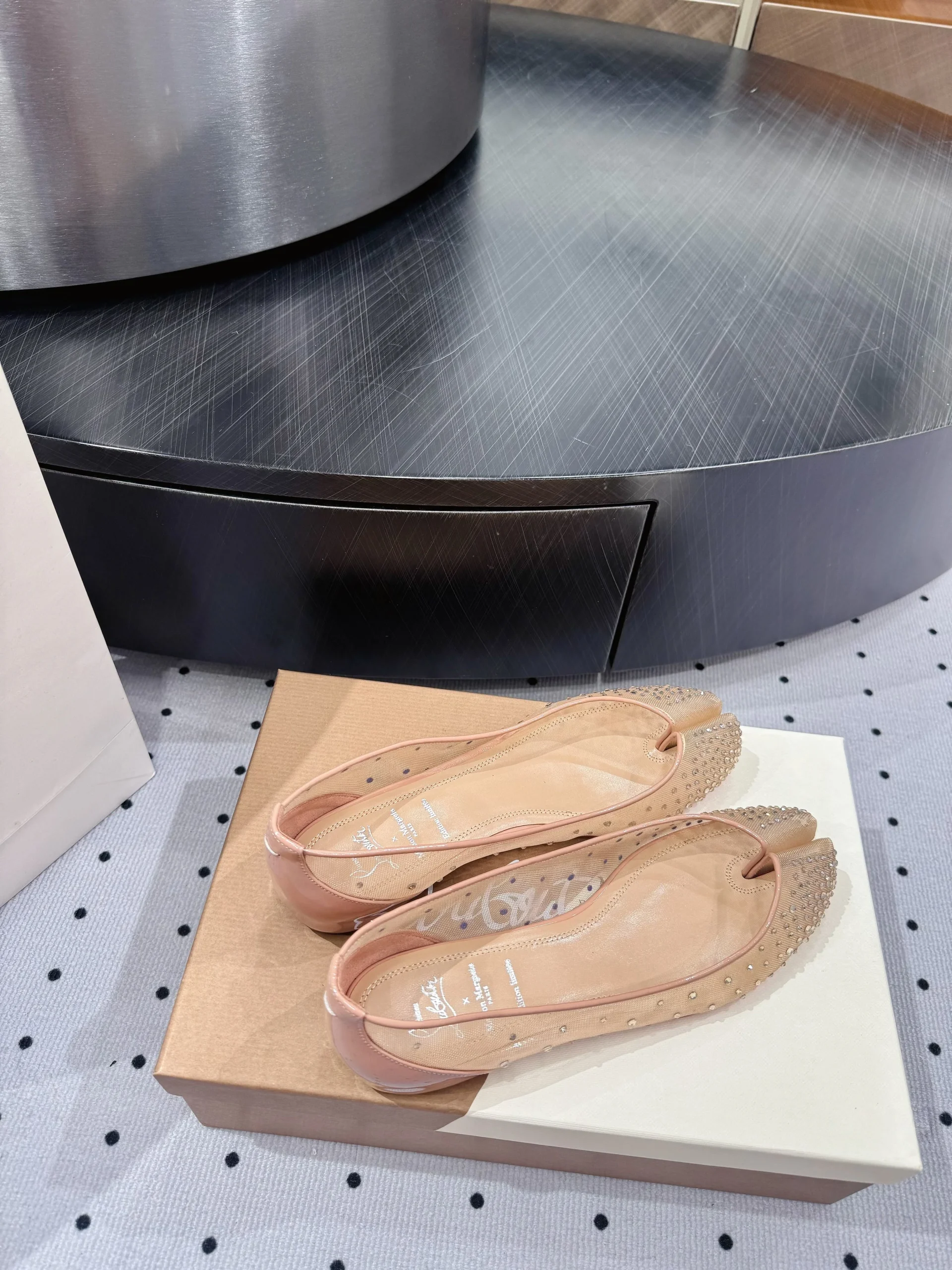 CL x Margiela 25 Diamond Beige Fabric Lace Swarovski 296033 - Image 9