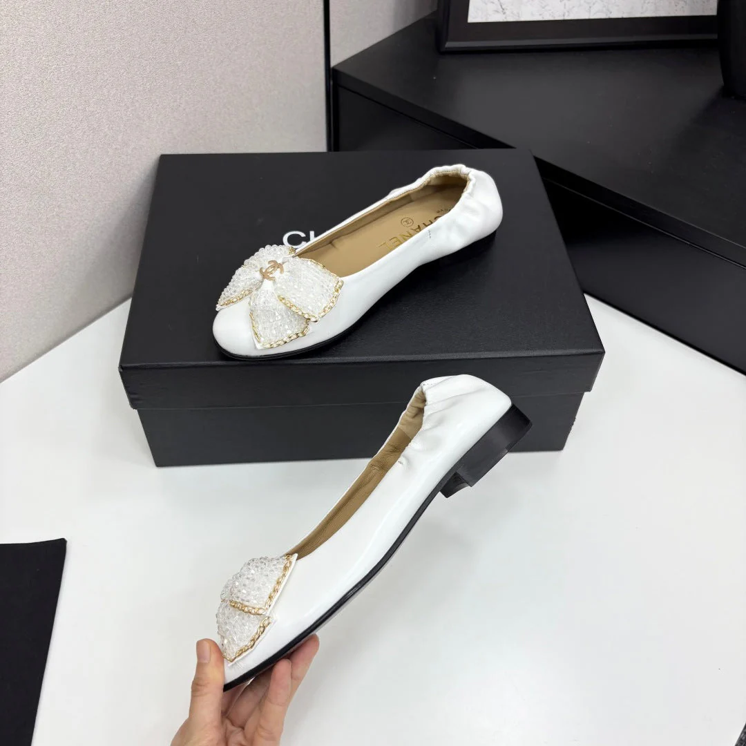 CC 25 Diamond Ballet Flats White Sheepskin 331788 - Image 4