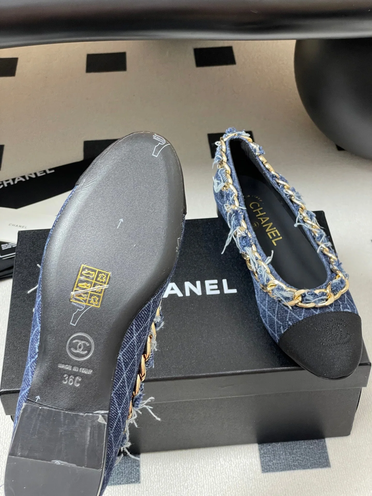 Chanel 25A Ballet Flats Big Chain Double C Dark Blue Denim Sheepskin 393816 - Image 3