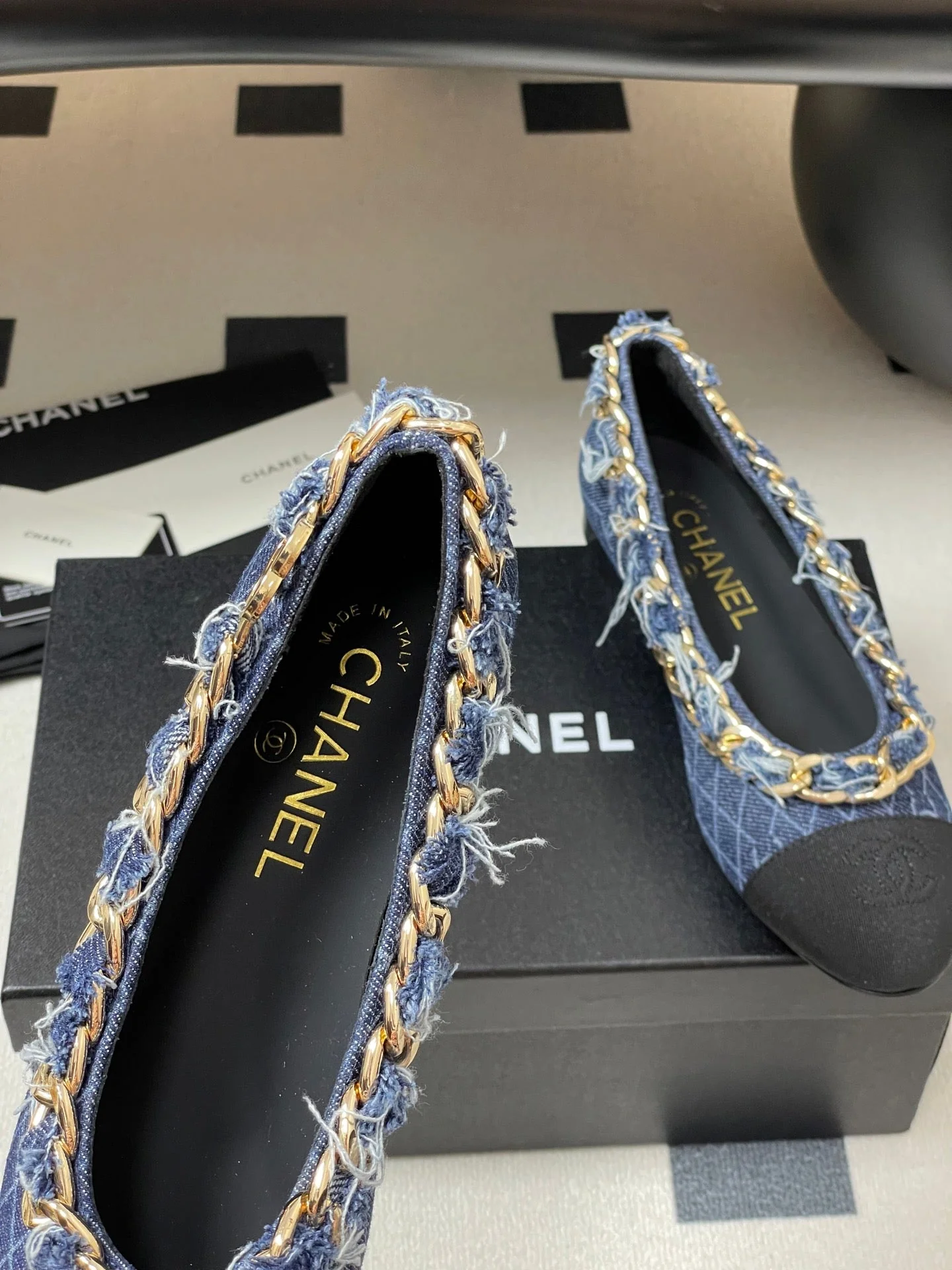 Chanel 25A Ballet Flats Big Chain Double C Dark Blue Denim Sheepskin 393816 - Image 4