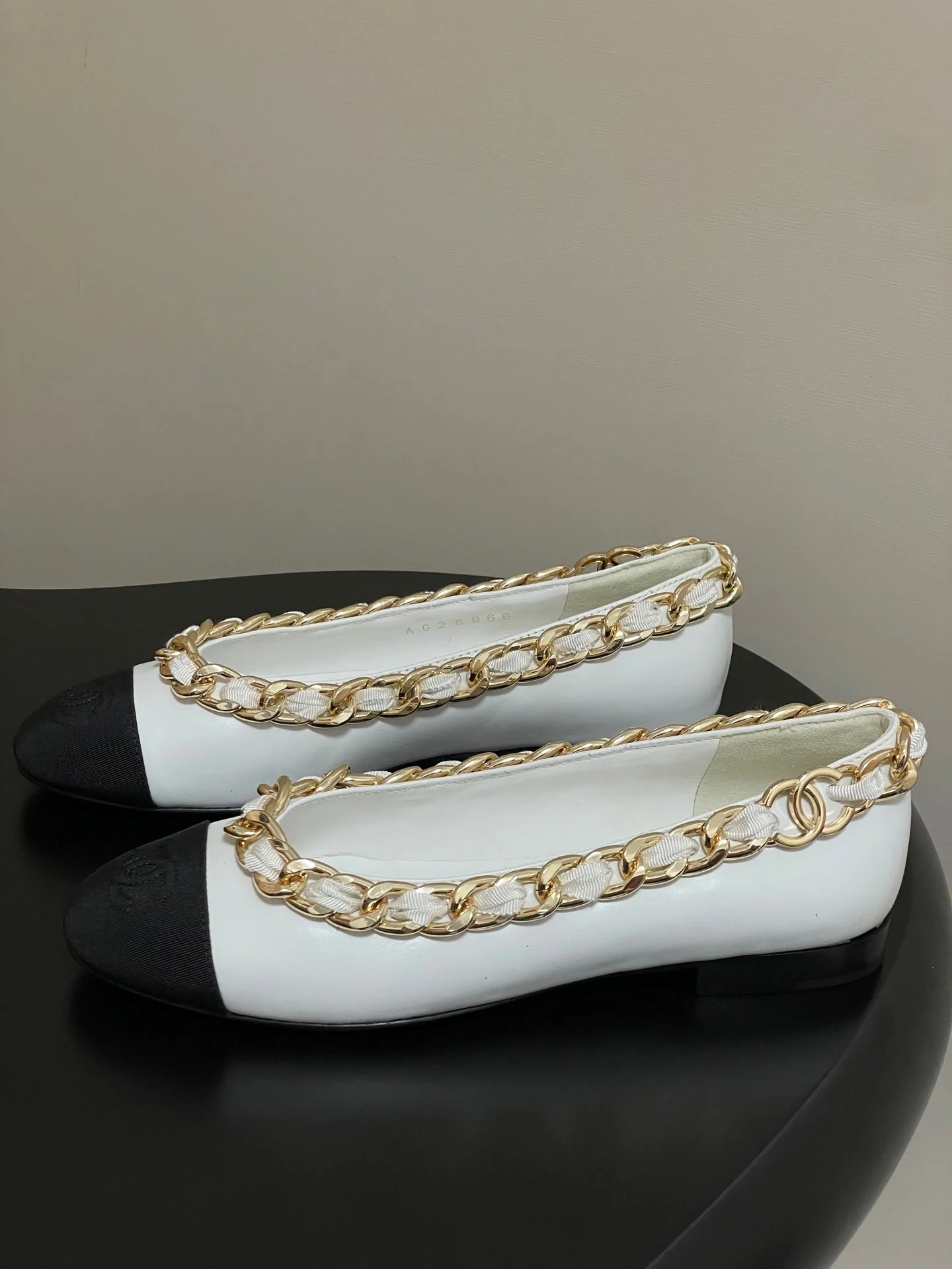Chanel 25A Ballet Flats Big Chain Double C White Black Sheepskin 393819 - Image 3