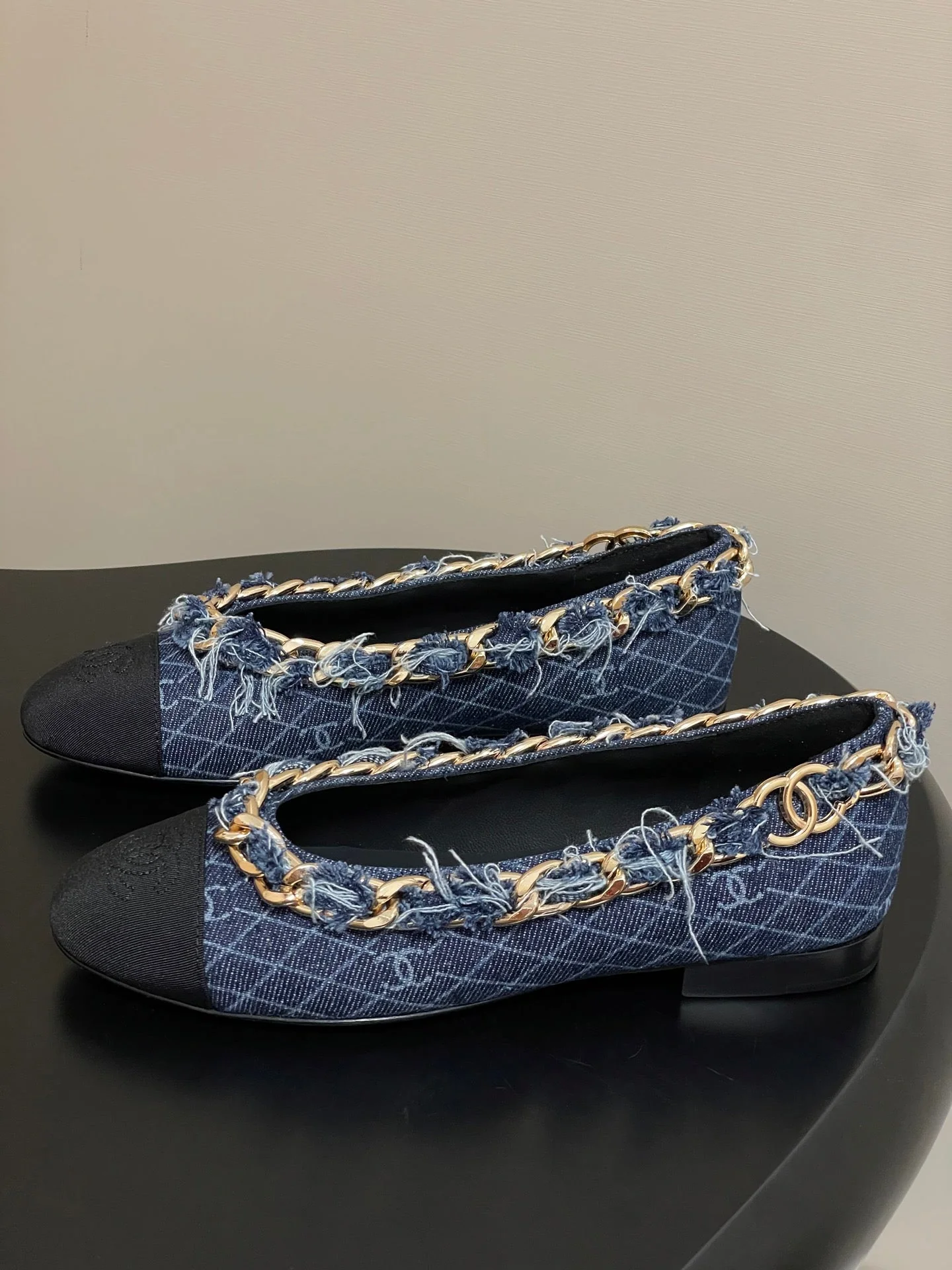 Chanel 25A Ballet Flats Big Chain Double C Dark Blue Denim Sheepskin 393816 - Image 5