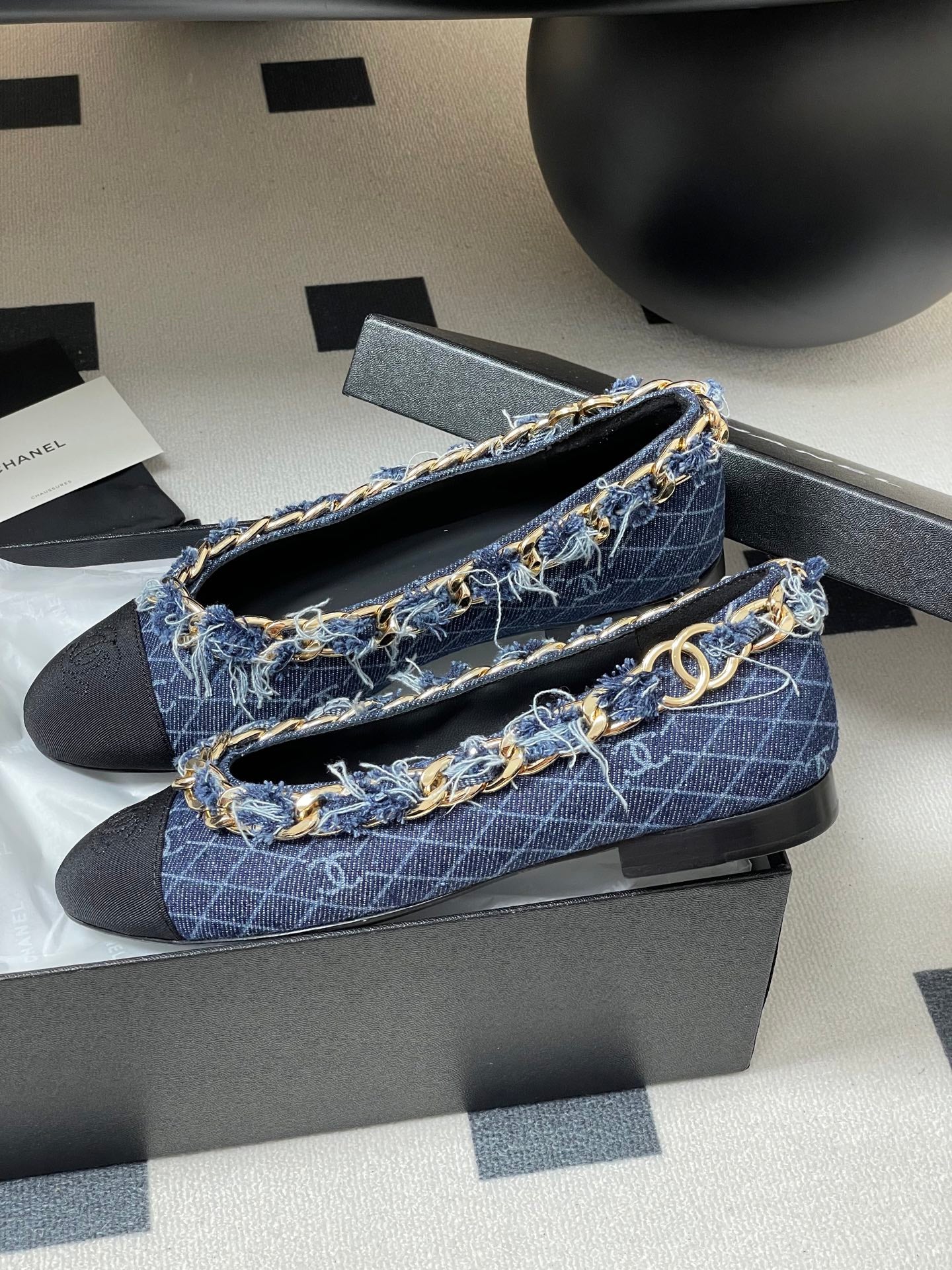 Chanel 25A Ballet Flats Big Chain Double C Dark Blue Denim Sheepskin 393816 - Image 7