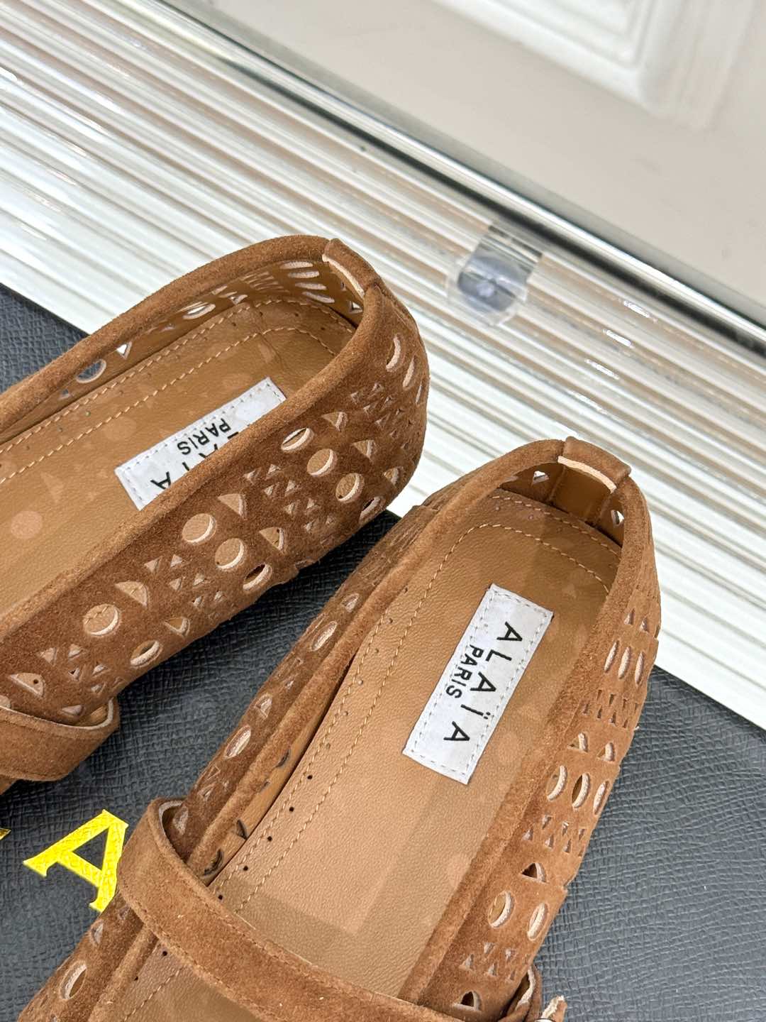 Alaia Women's Ballet Flat Brown Beige Suede 293222 - Image 5