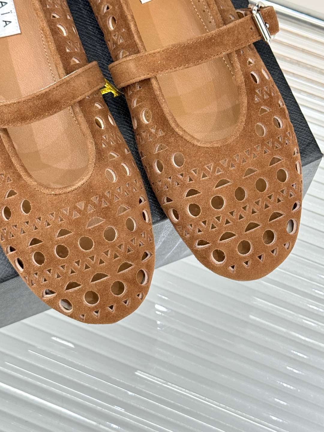 Alaia Women's Ballet Flat Brown Beige Suede 293222 - Image 7