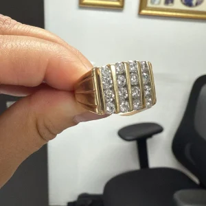MAN RING W/DIAMONDS