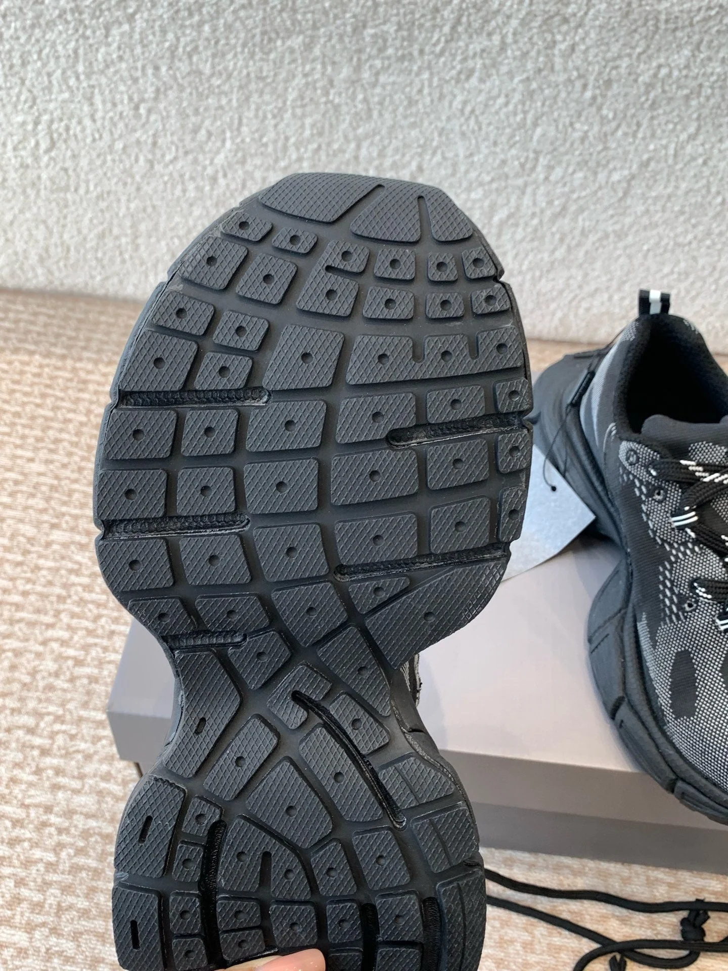 UNDER ARMOUR 3XL KNIT SNEAKER IN BLACK AND WHITE POLYESTER - Image 5