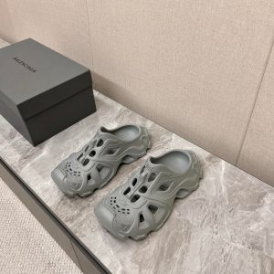 CUT-OUT MULES IN GRAY RUBBER