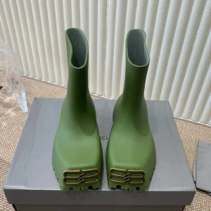 GREEN SCULPTED RUBBER BOOTS WITH GOLD MONOGRAM