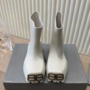 WHITE SCULPTED RUBBER BOOTS WITH GOLD MONOGRAM