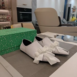 POINTED-TOE FLATS WITH BOW IN WHITE SOFT LAMBSKIN