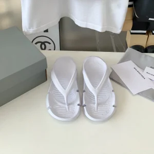 THONG SANDALS IN WHITE RUBBER