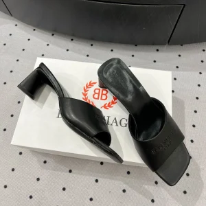 SQUARE-TOE MULES MEDIUM HEEL IN BLACK CALFSKIN LOGO EMBOSSED