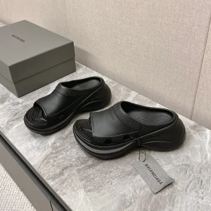 POOL CROCS SLIDE SANDAL IN BLACK RUBBER