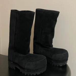 Balenciaga High Snow Boots Black Suede 535033