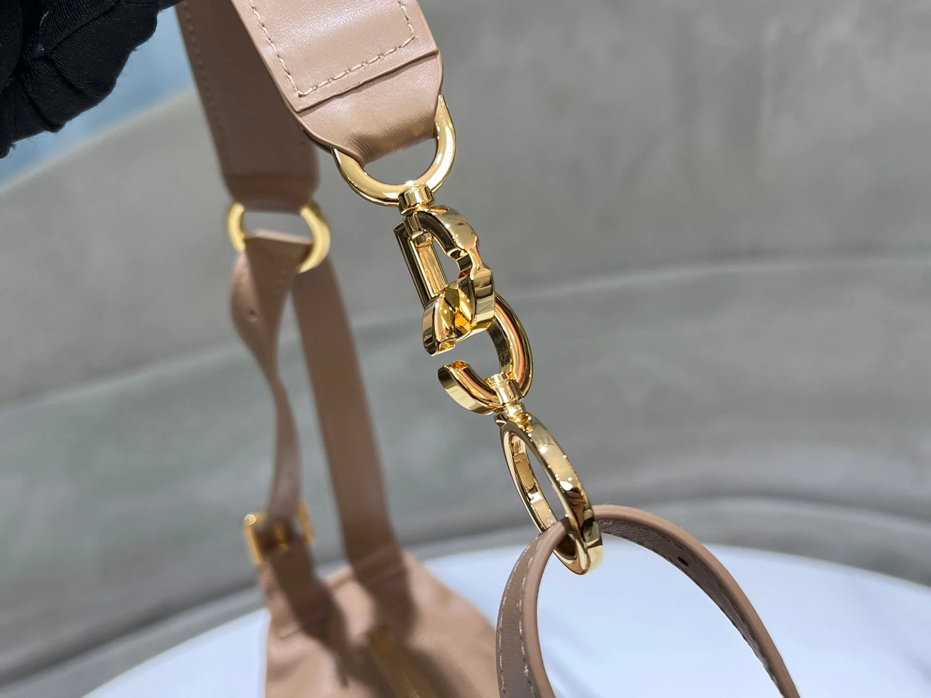 CD  Hobo Bag 23 With Chain Nude Pink-Beige Calfskin - Image 4