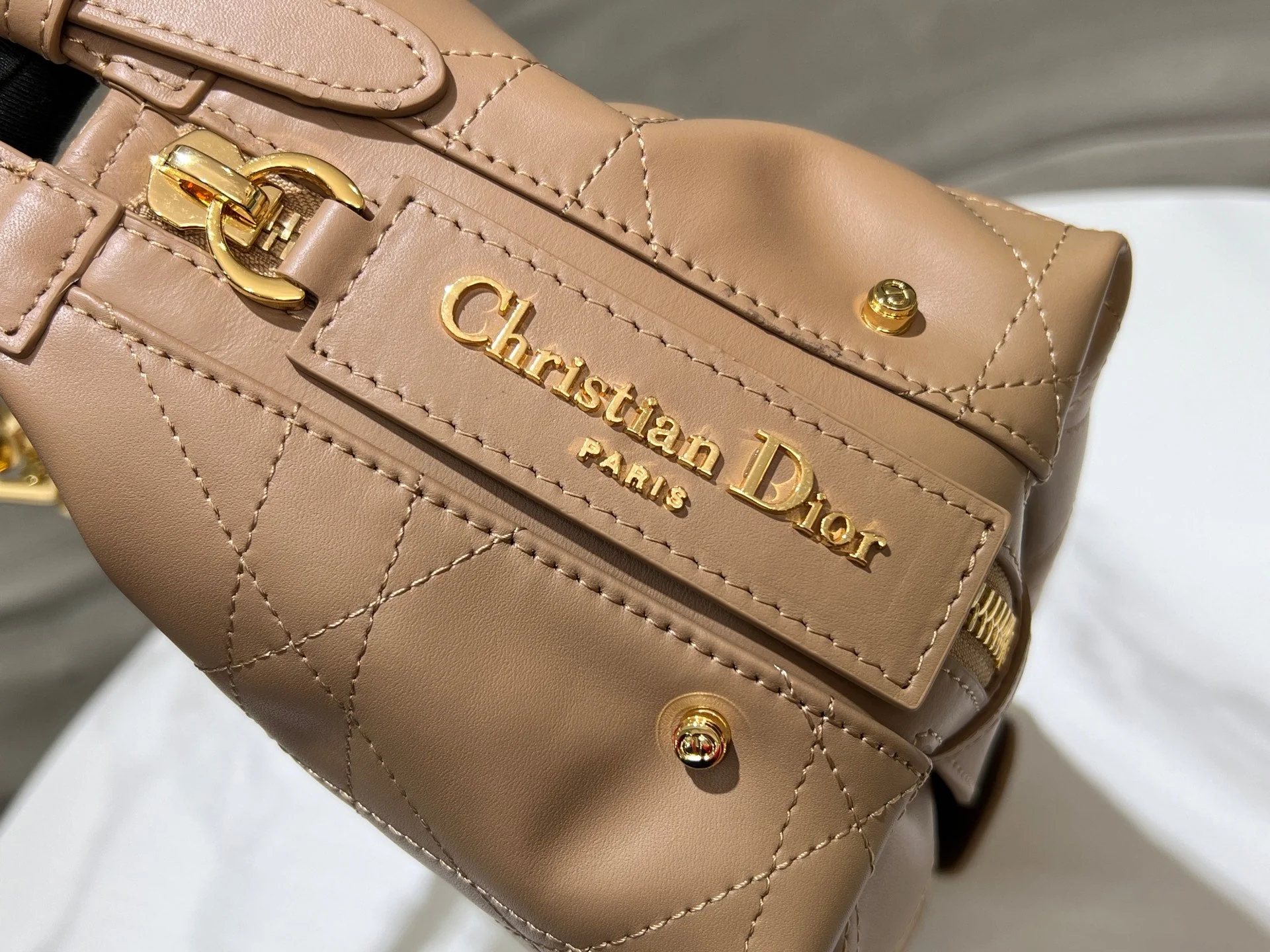 CD  Hobo Bag 23 With Chain Nude Pink-Beige Calfskin - Image 8