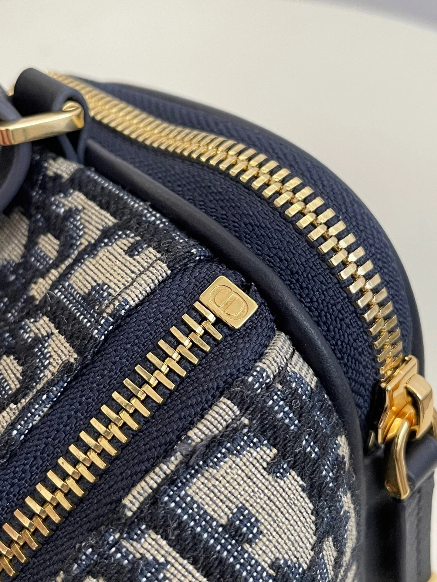 CD East-West cylindrical bag 27 blue jacquard canvas - Image 5