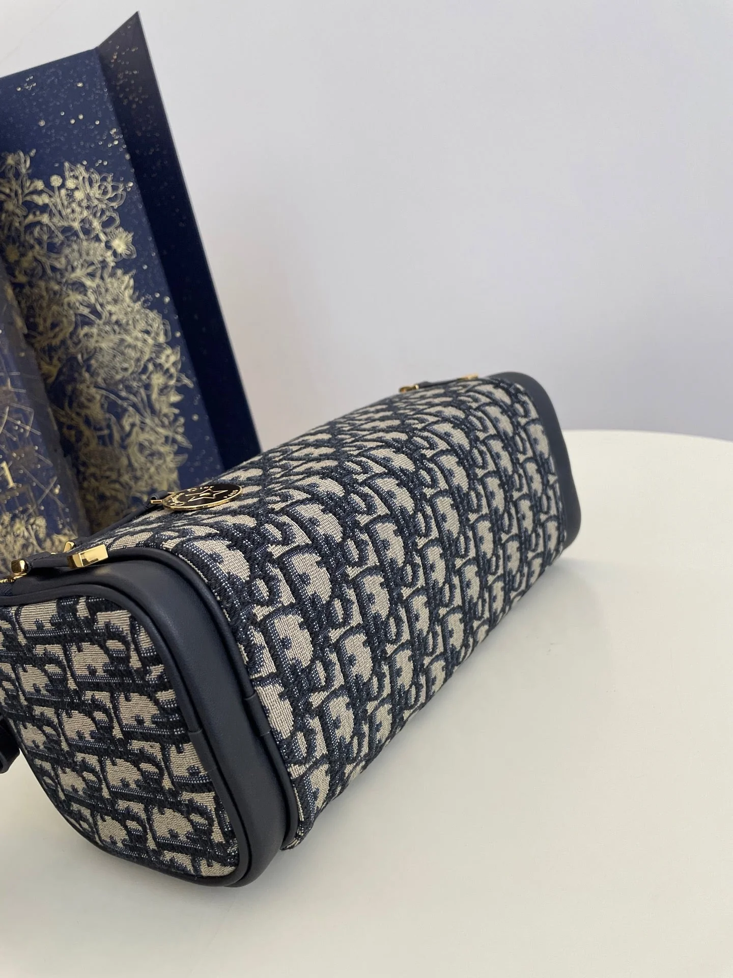 CD East-West cylindrical bag 27 blue jacquard canvas - Image 6