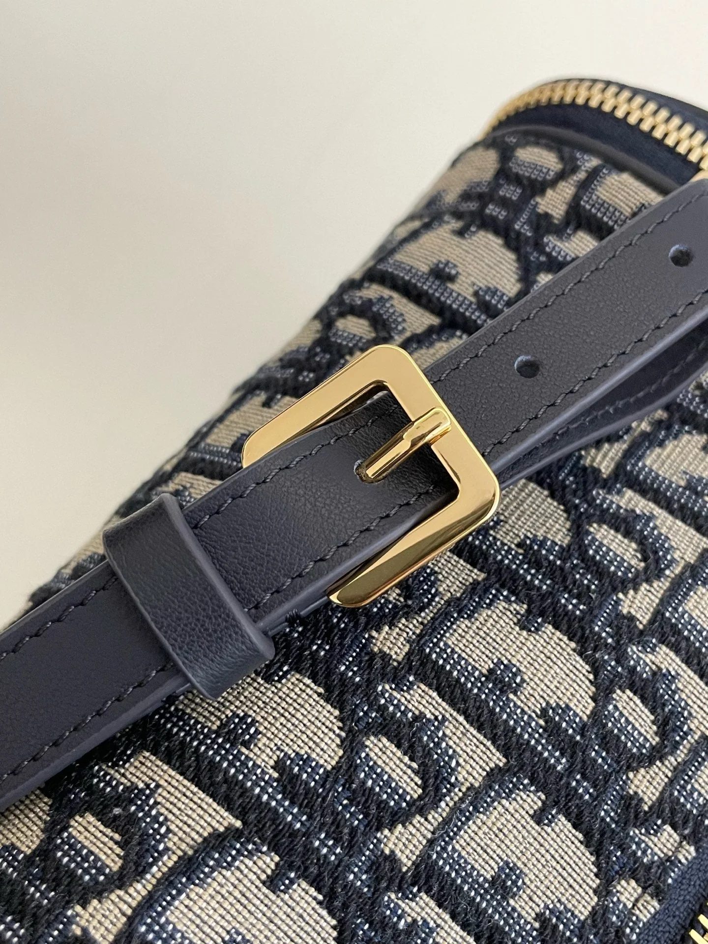 CD East-West cylindrical bag 27 blue jacquard canvas - Image 8