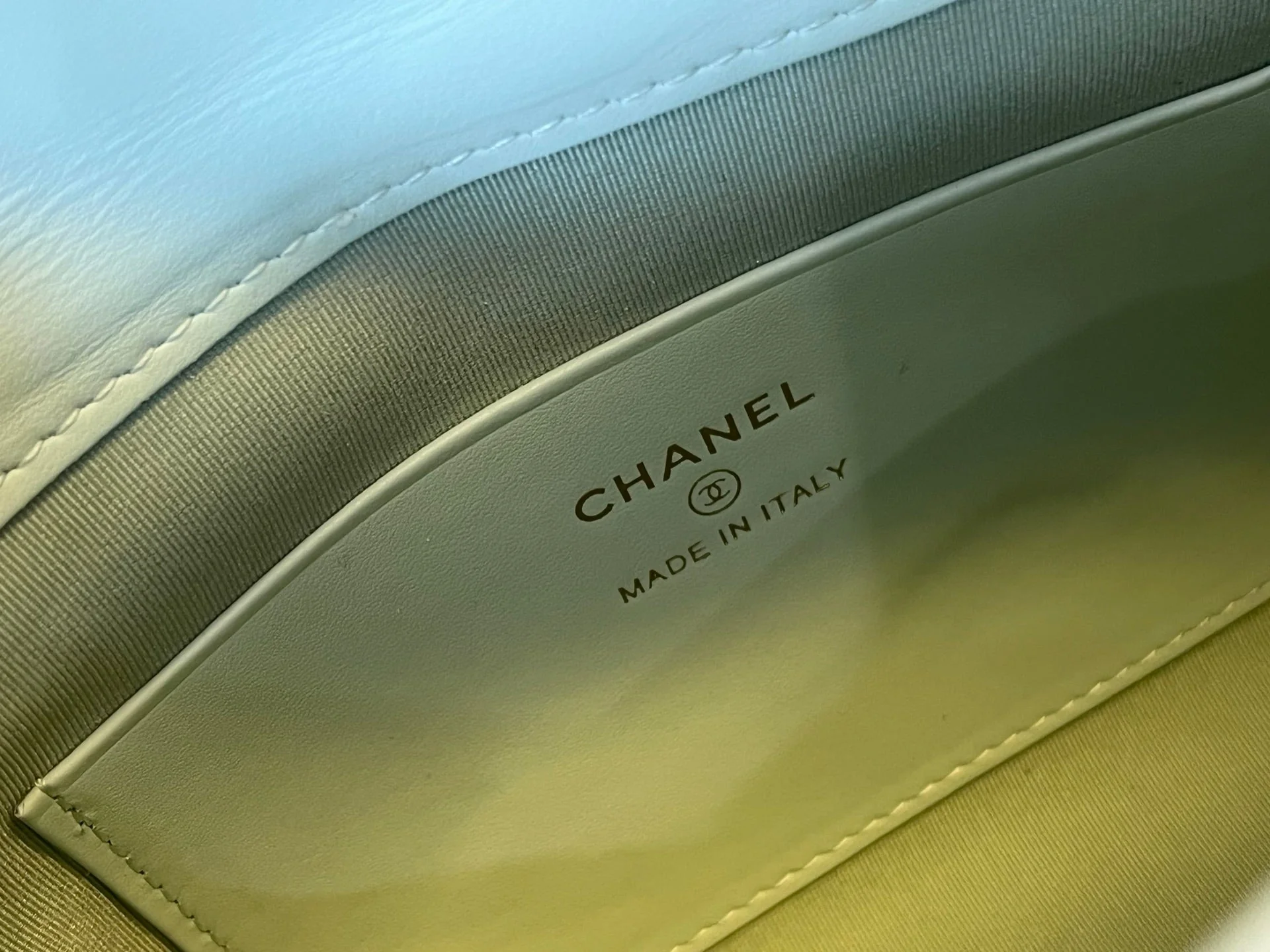 CC Handle Vintage Bag 19 Mint Green Caviar 277776 - Image 3