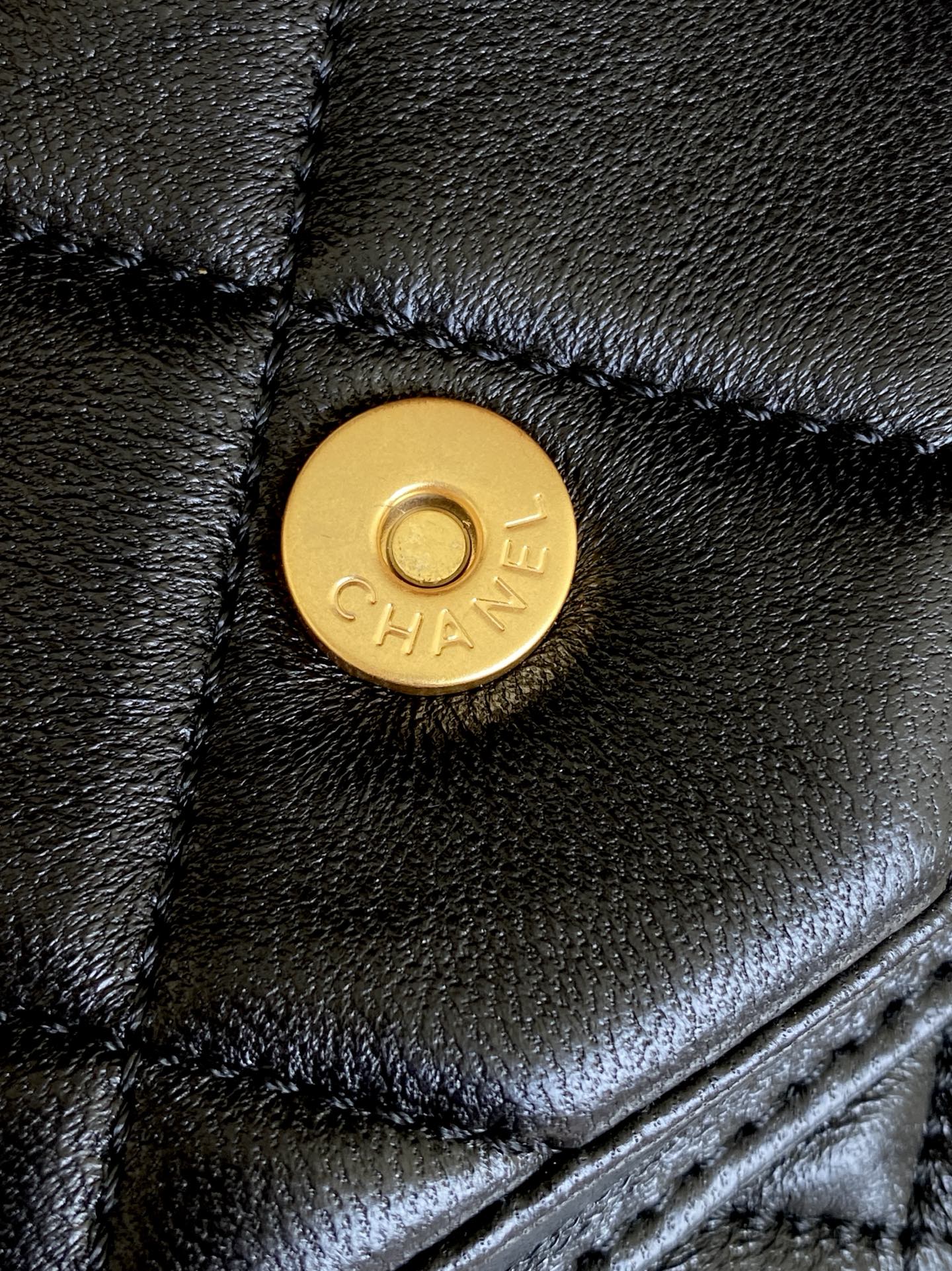 Chanel 25K Bowling Bag Black Gold Sheepskin 294981 - Image 4