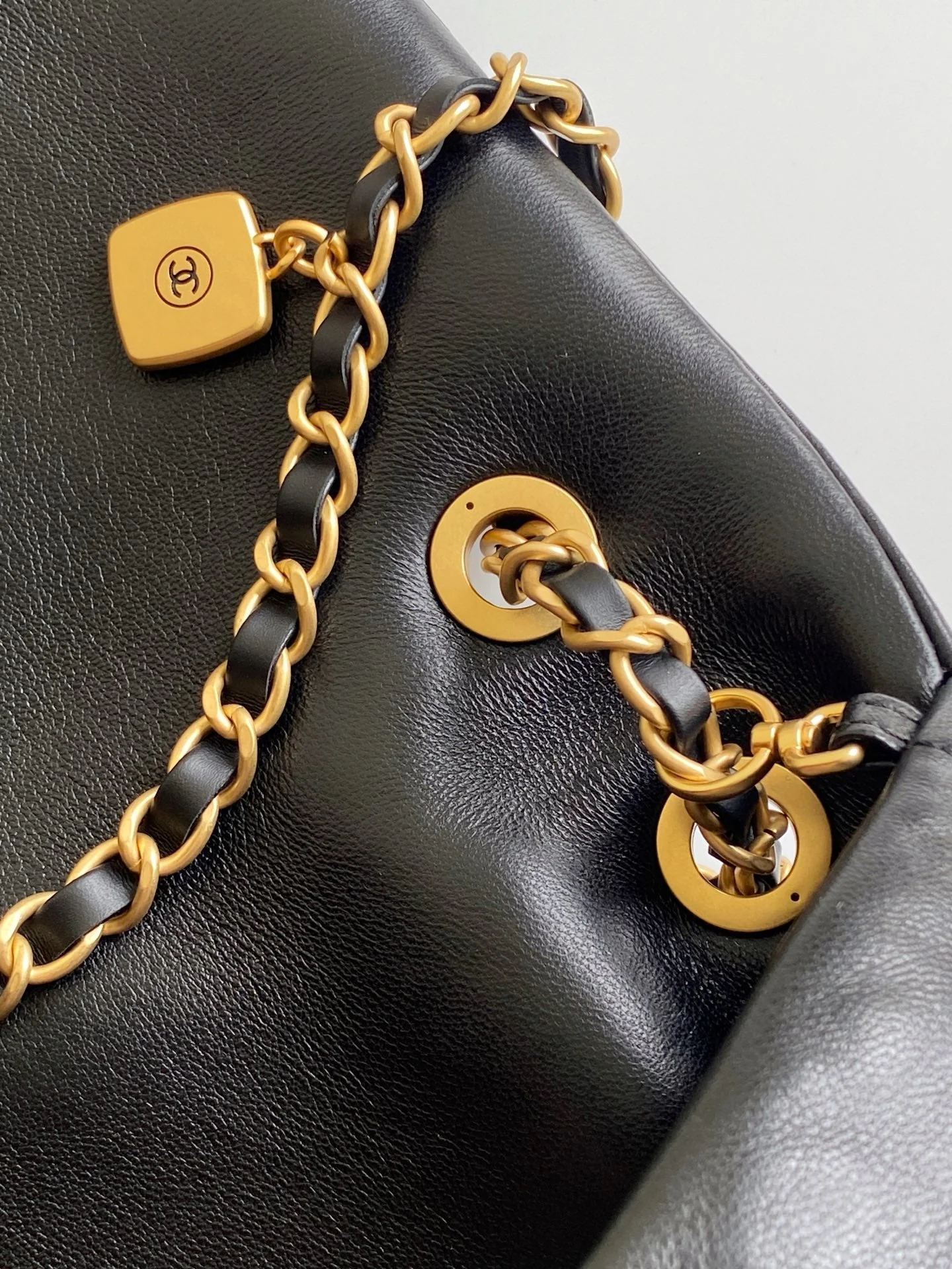 Chanel 25K Bag 45cm Black Gold Sheepskin 293990 - Image 3