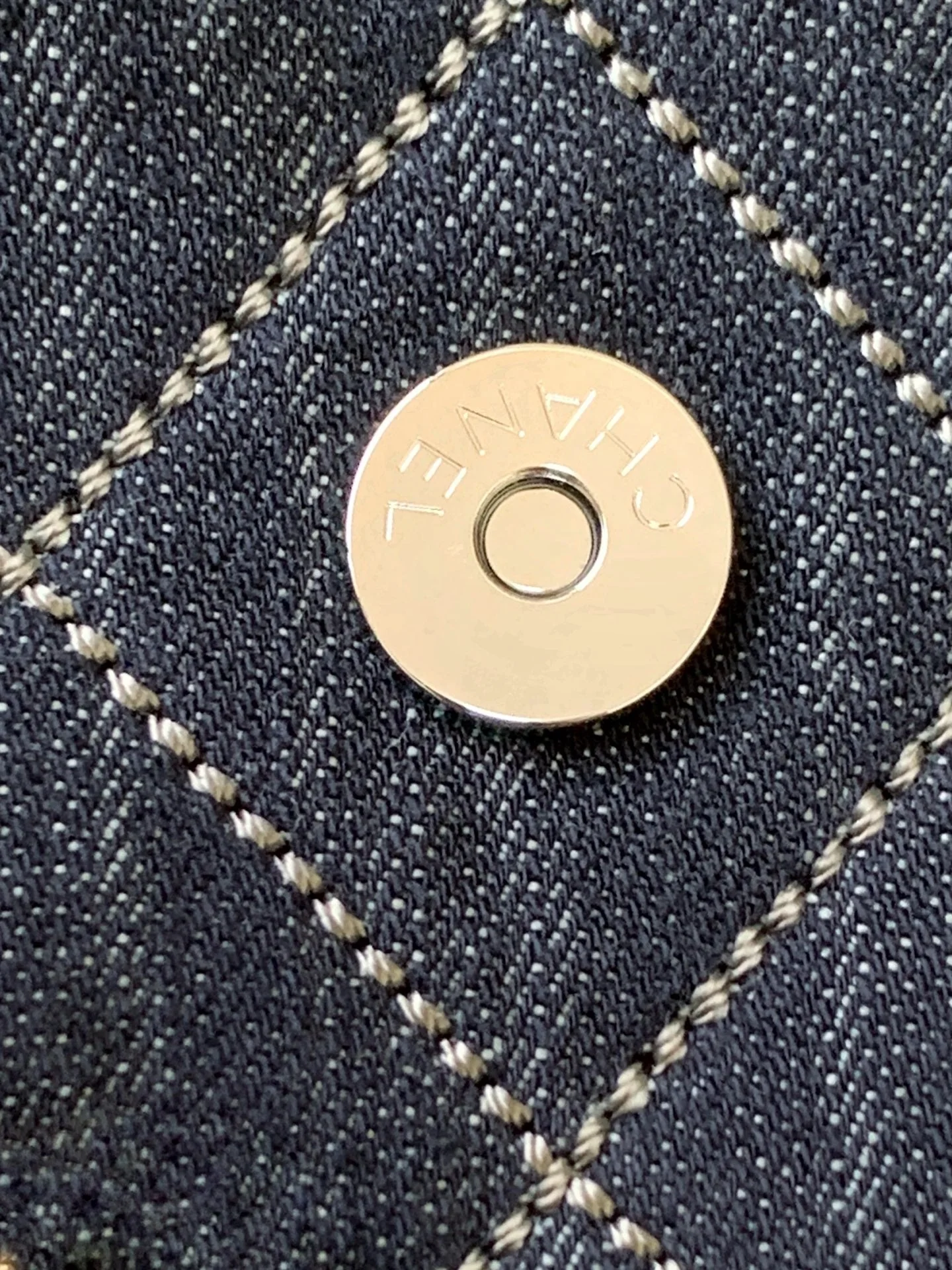 Chanel 25 Bag Navy Blue 40cm Denim Fabric 289495 - Image 2