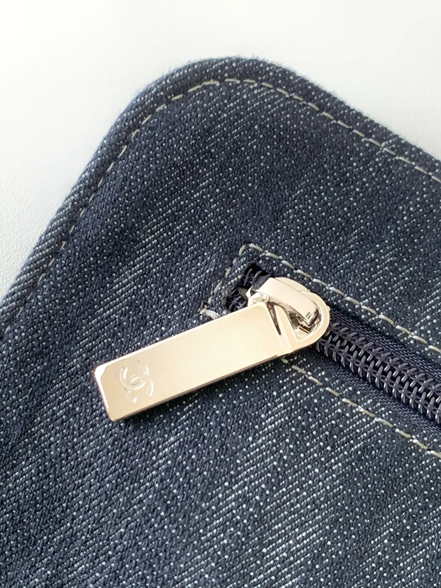 Chanel 25 Bag Navy Blue 34cm Denim Fabric 289496 - Image 4