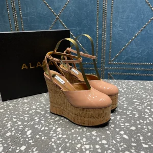 ALAIA WEDGE PUMP 15 CM IN ALMOND BEIGE LAMBSKIN AND BEIGE RUBBER