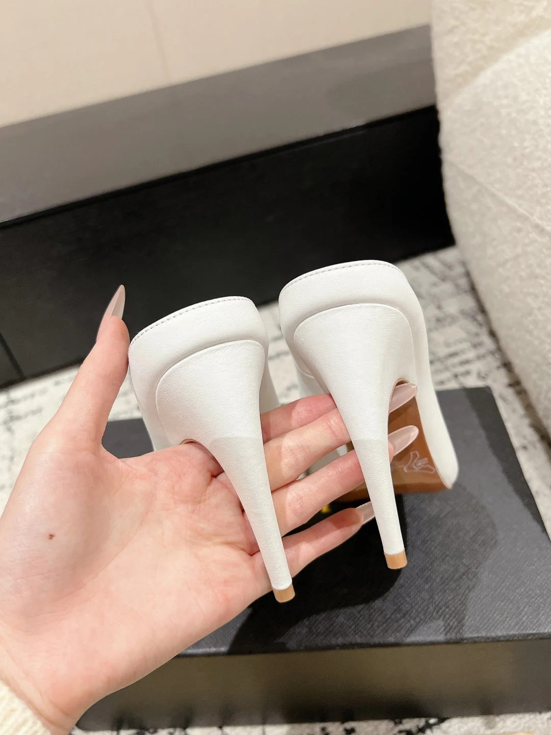 Alaia 25 Azzedine High Heels Mules With Gold Hardware White Calfskin 293186 - Image 7