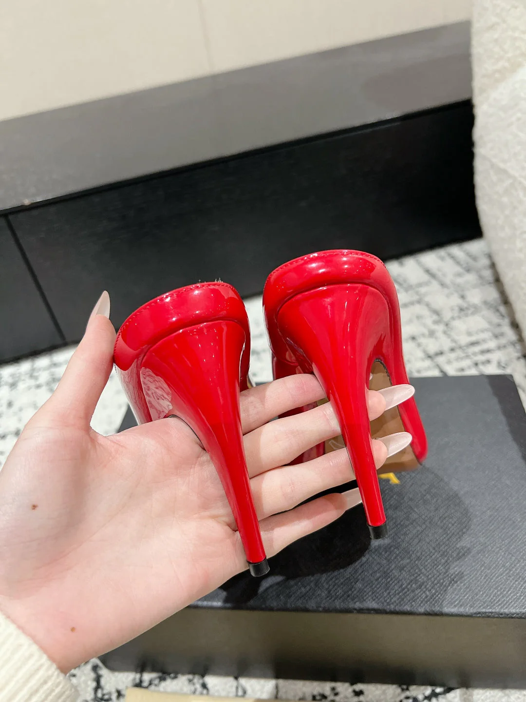 Alaia 25 Azzedine High Heels Mules With Gold Hardware Red Calfskin 293187 - Image 2