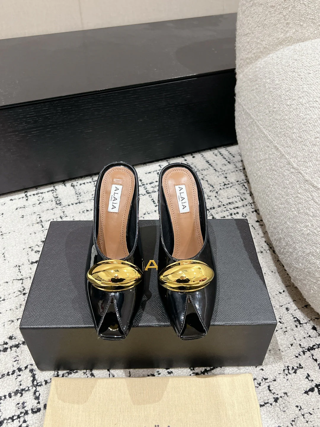 Alaia 25 Azzedine High Heels Mules With Gold Hardware Glossy Black Calfskin 293188 - Image 5